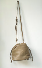 Charger l'image dans la galerie, Sac Seau Fernand Kaki