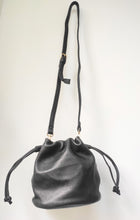 Charger l'image dans la galerie, Sac Seau Fernand Noir