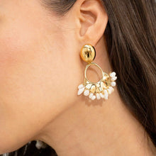 Charger l&#39;image dans la galerie, Boucles Meryl Blanches
