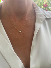 Charger l&#39;image dans la galerie, Collier Vanessa Blanc irisé
