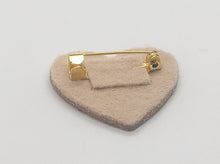 Charger l&#39;image dans la galerie, Broche Grand Coeur
